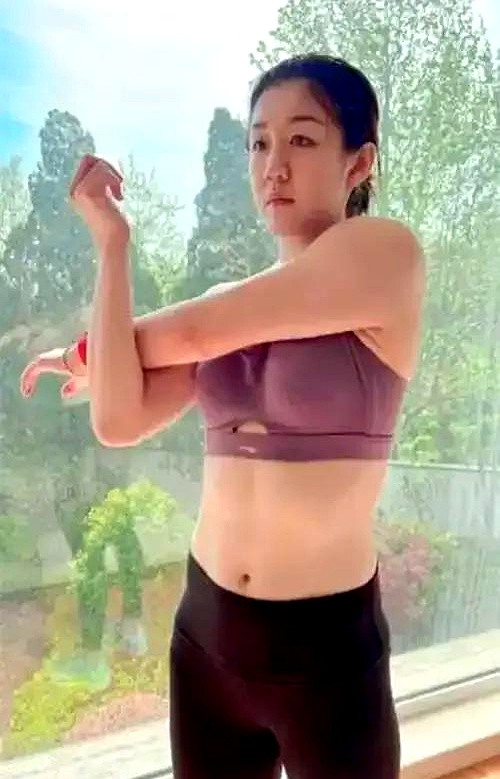 这文章，乍一看像情感话题，仔细一琢磨，还是体育圈的事儿。核心是运动员的场外话题，
