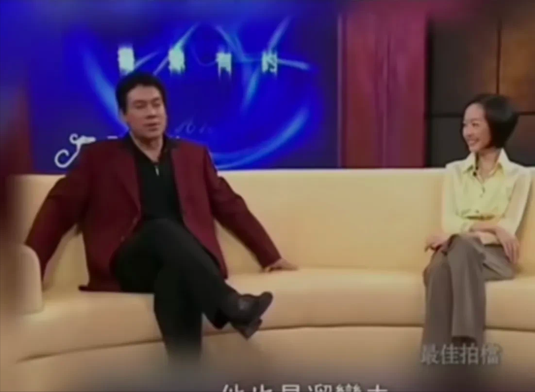 演员朱时茂说：“有一次我和陈佩斯吵架，吵完了以后，大家谁也不理谁，各自上街上遛弯
