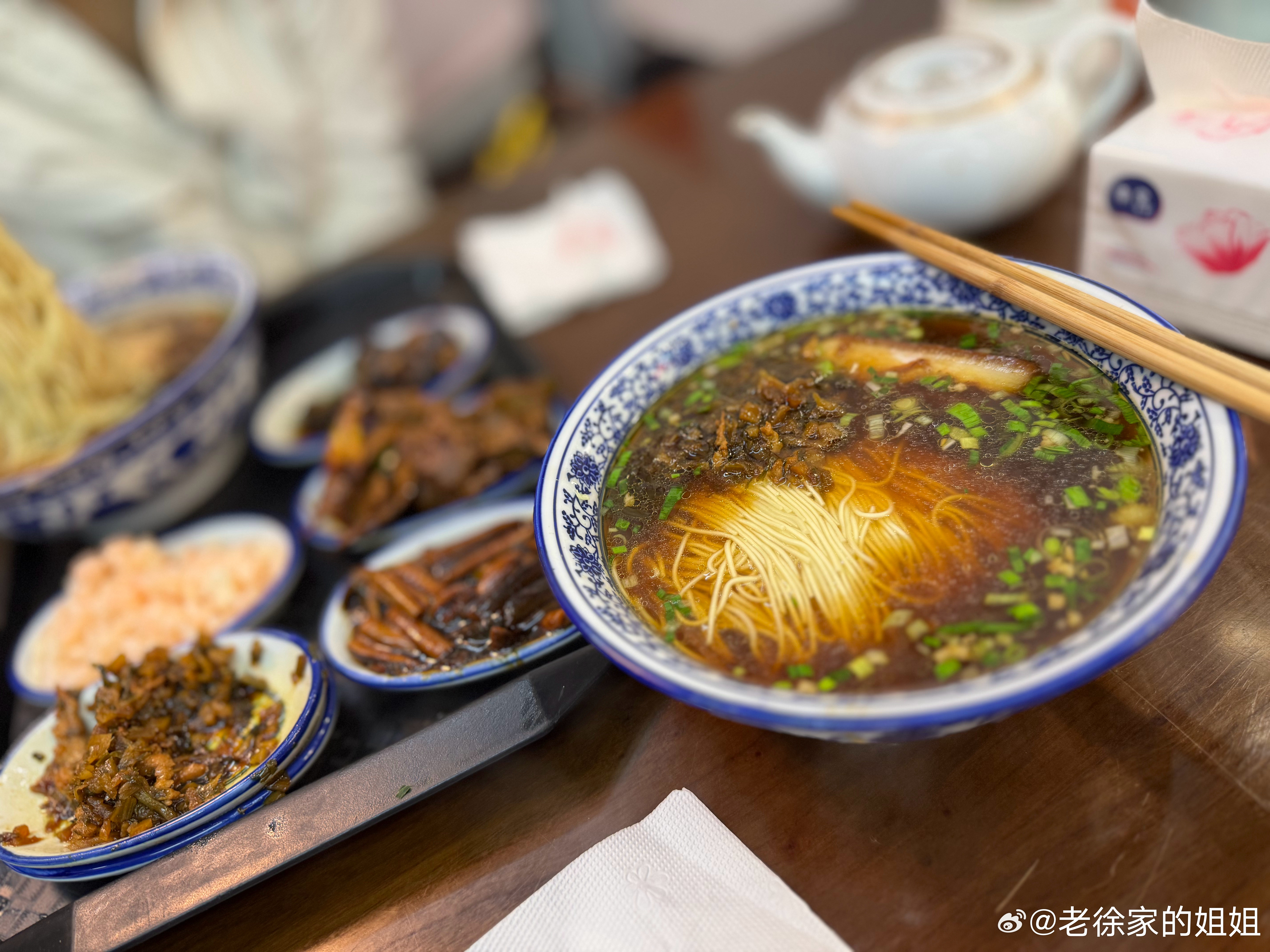 清炒河虾仁，鳝丝，爆炒猪肝，及其他，共七个浇头，两碗红汤面，只要73！！