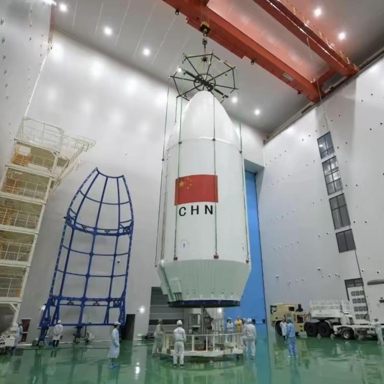 6月17日10:44在海南文昌卫星发射场，长征12号甲运载火箭拖着长长的火焰一飞