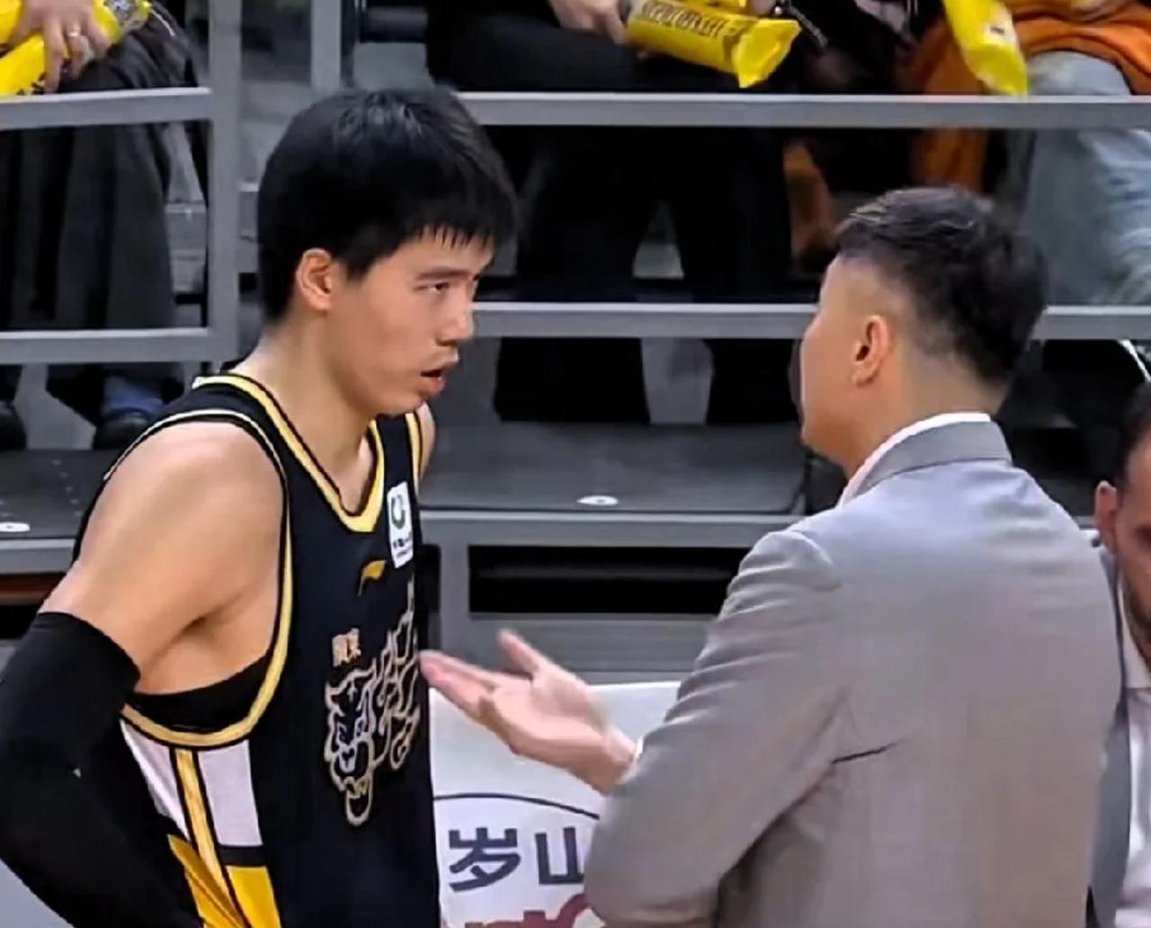 奇怪？焦泊乔请假，却有很多球迷指责杜锋！最近CBA圈又闹起了小风波，广东队内线