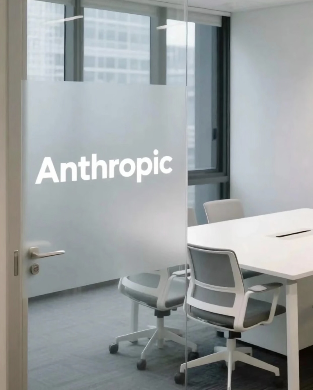 Anthropic的生物实验室公布了首个研究成果，大约950个Claude智能体在21小时内搜索了超