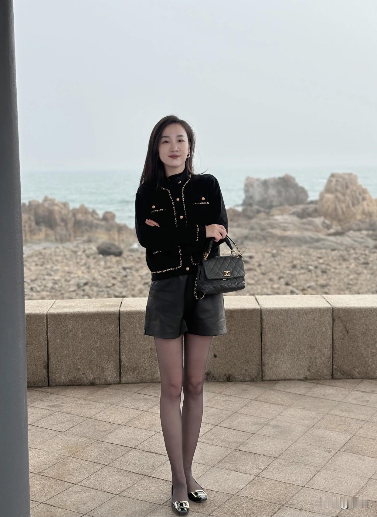 怎样的女生才算是气质干净的女生头发干净清爽，没有油腻感。