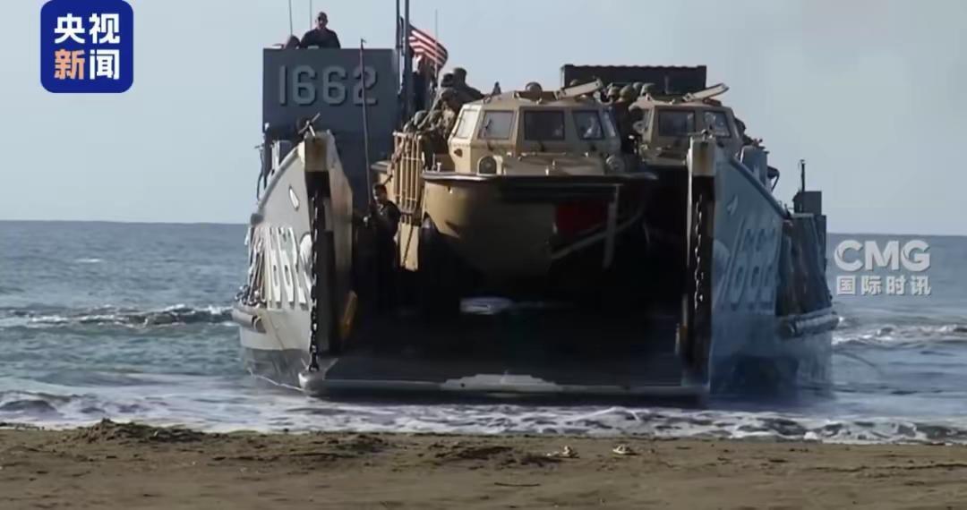 突发！美军在波多黎各登陆。央视新闻消息，当地时间12月5日，美军使用登陆艇将