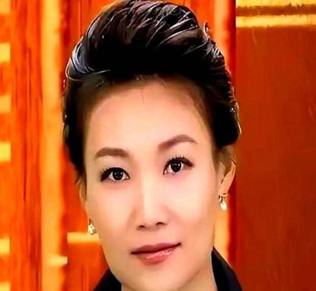 李梓萌已经两个多月没出现在新闻联播7点档了。2026年1月5日是她最后一次出