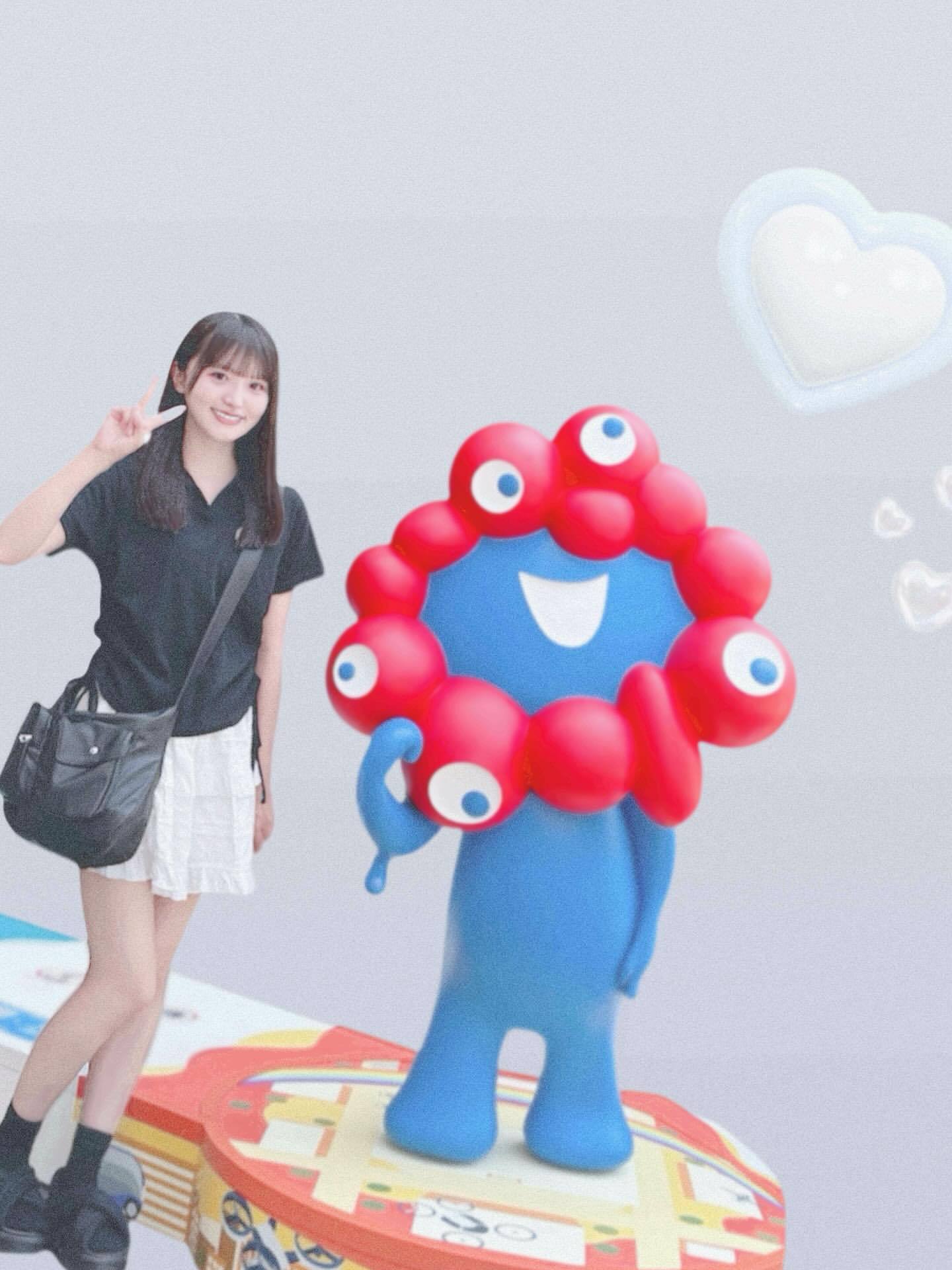 高瀬愛奈「ミャクミャク発見！ミャクミャクかわいい」　managram​​​