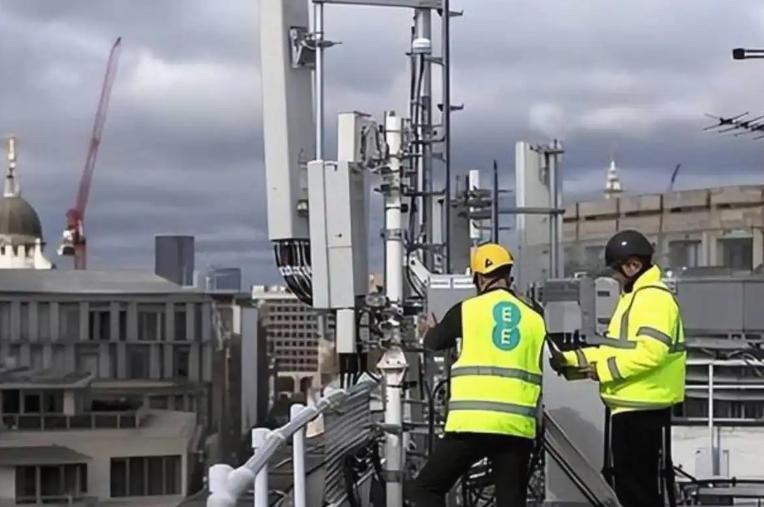 英国曾砸下44亿元拆除华为设备，德国更狠，付出的代价高达165亿元。这些国家原本