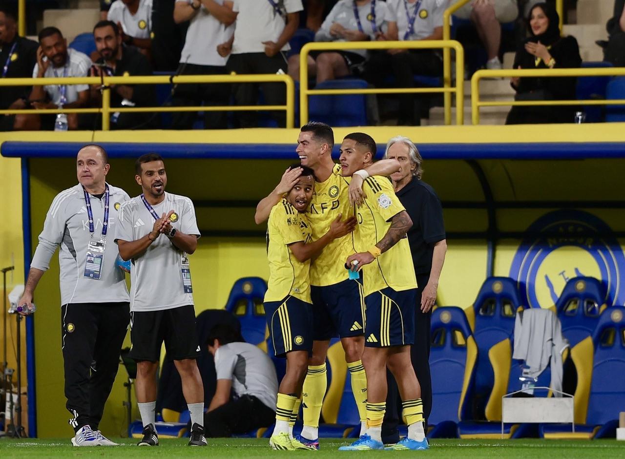 C罗复出后一点一饼梅开二度，人迷马上吹嘘他就是Goat！事实果真如此吗？利雅得胜