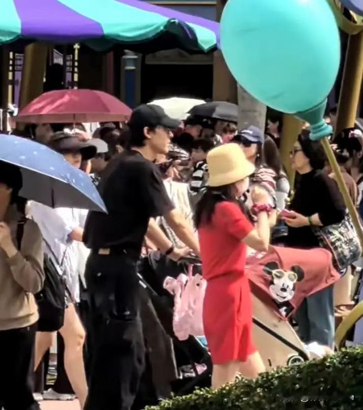 2月25日，吴倩张雨剑这是复合了吧！最近两年频频被路人偶遇两人线下同框，这次也