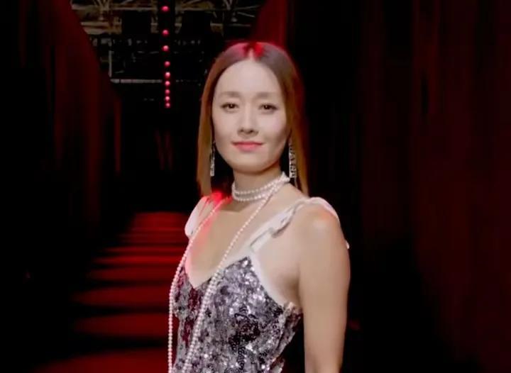 不怕对手厉害就怕自己太菜马伊琍演技虽然很好，但是她自己的时尚审美实在太菜了。