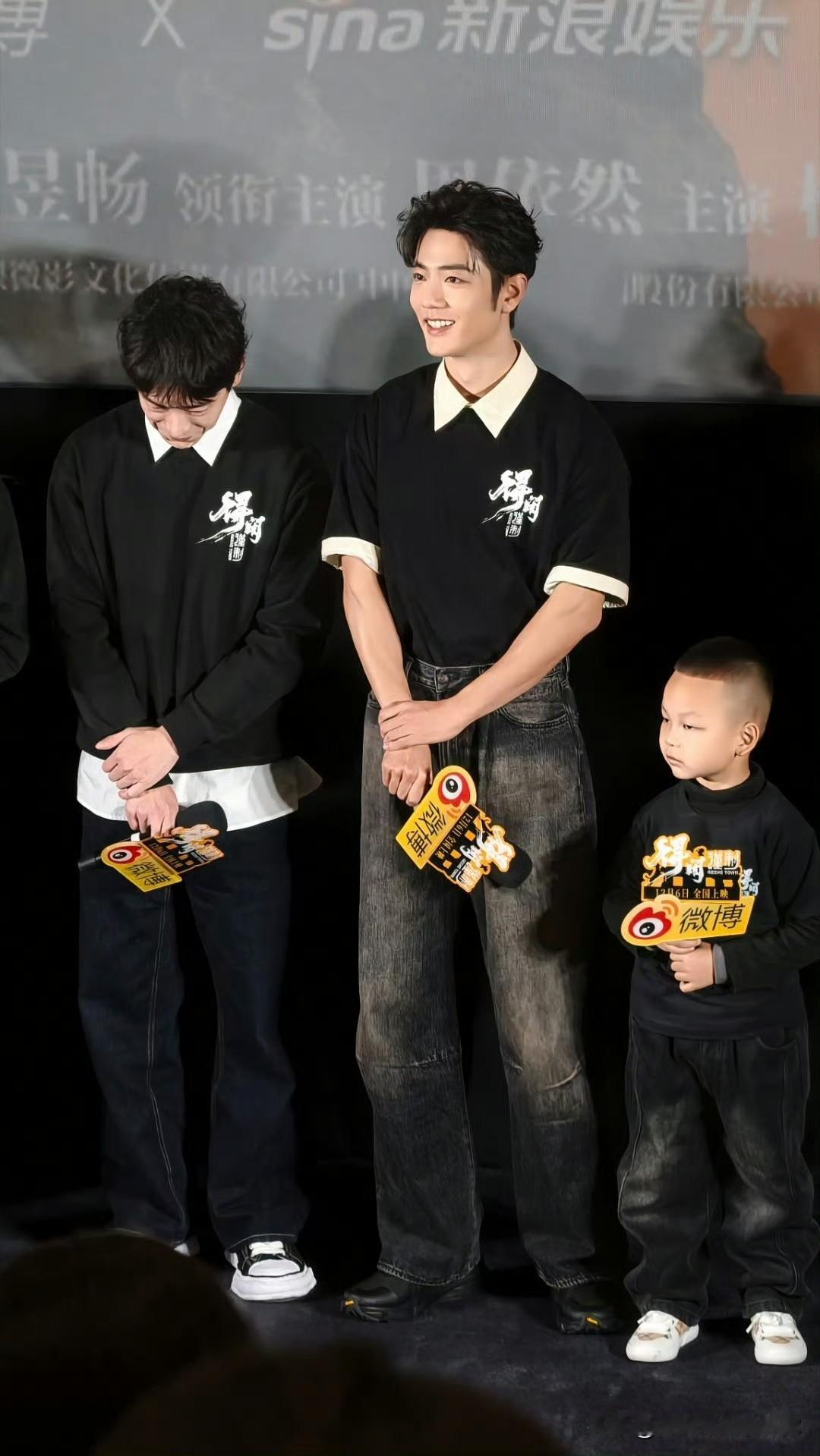 肖战这次真的不一样了。《得闲谨制》首映礼上，他谈起对家的理解，说千千万万的小