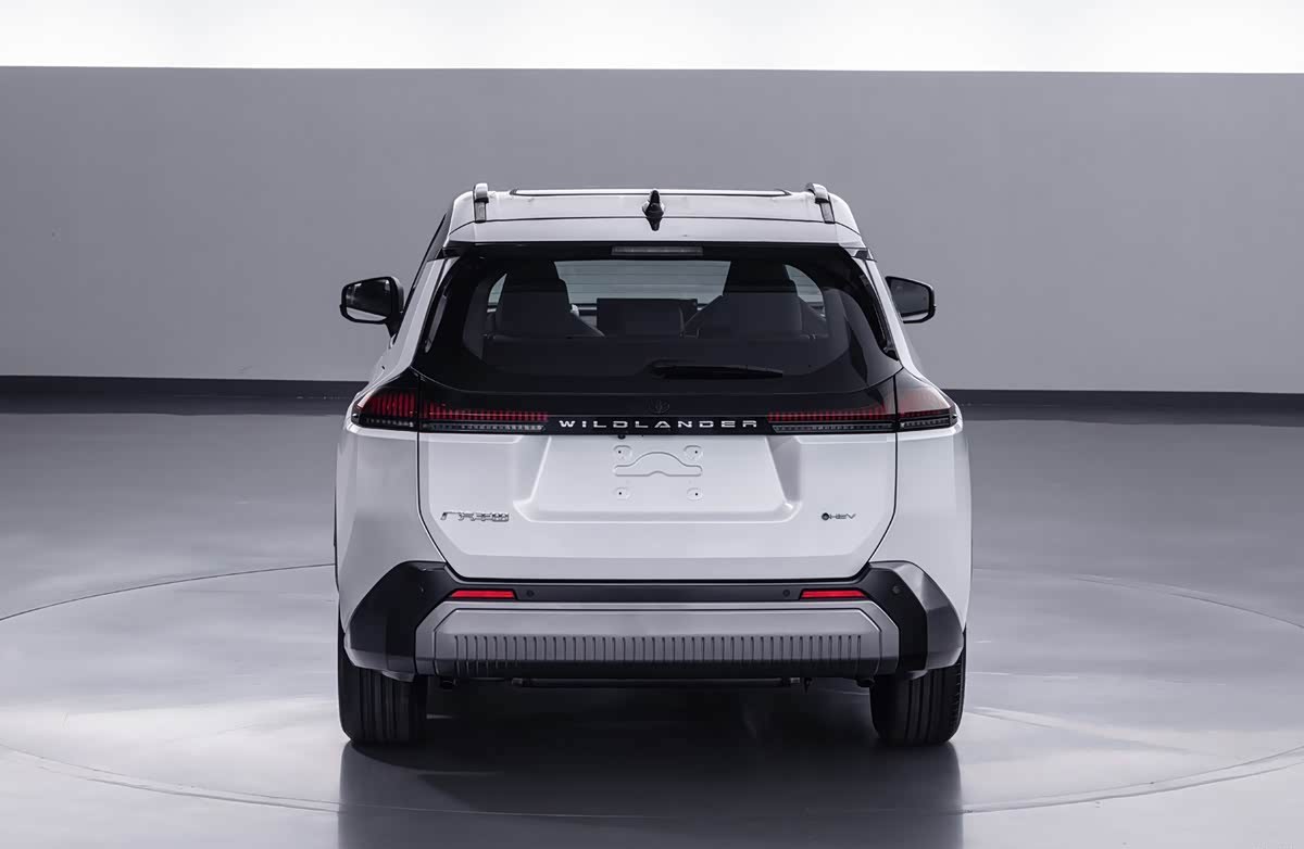 即将到来的广州车展，广汽丰田的两款重磅新车要发布：全新换代威兰达、铂智7。一台是