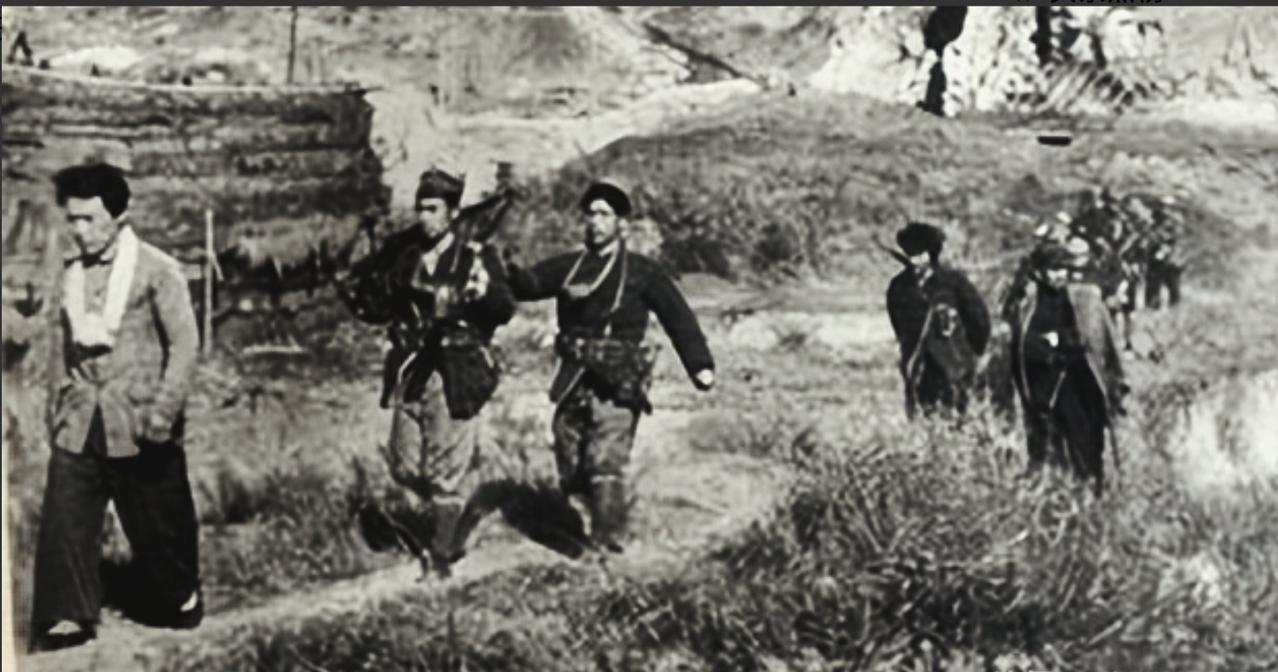 1942年，八路军韩钧，要用3个团，去打日军佐佐木勋小组。众人疑惑：对方百来人，