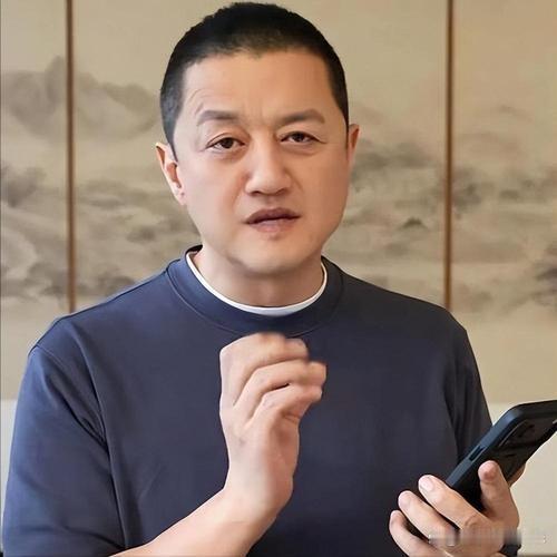 李亚鹏直播哭了，自曝十年前跟黄晓明借钱，黄晓明只回了四个字，至今再也没提过。这件