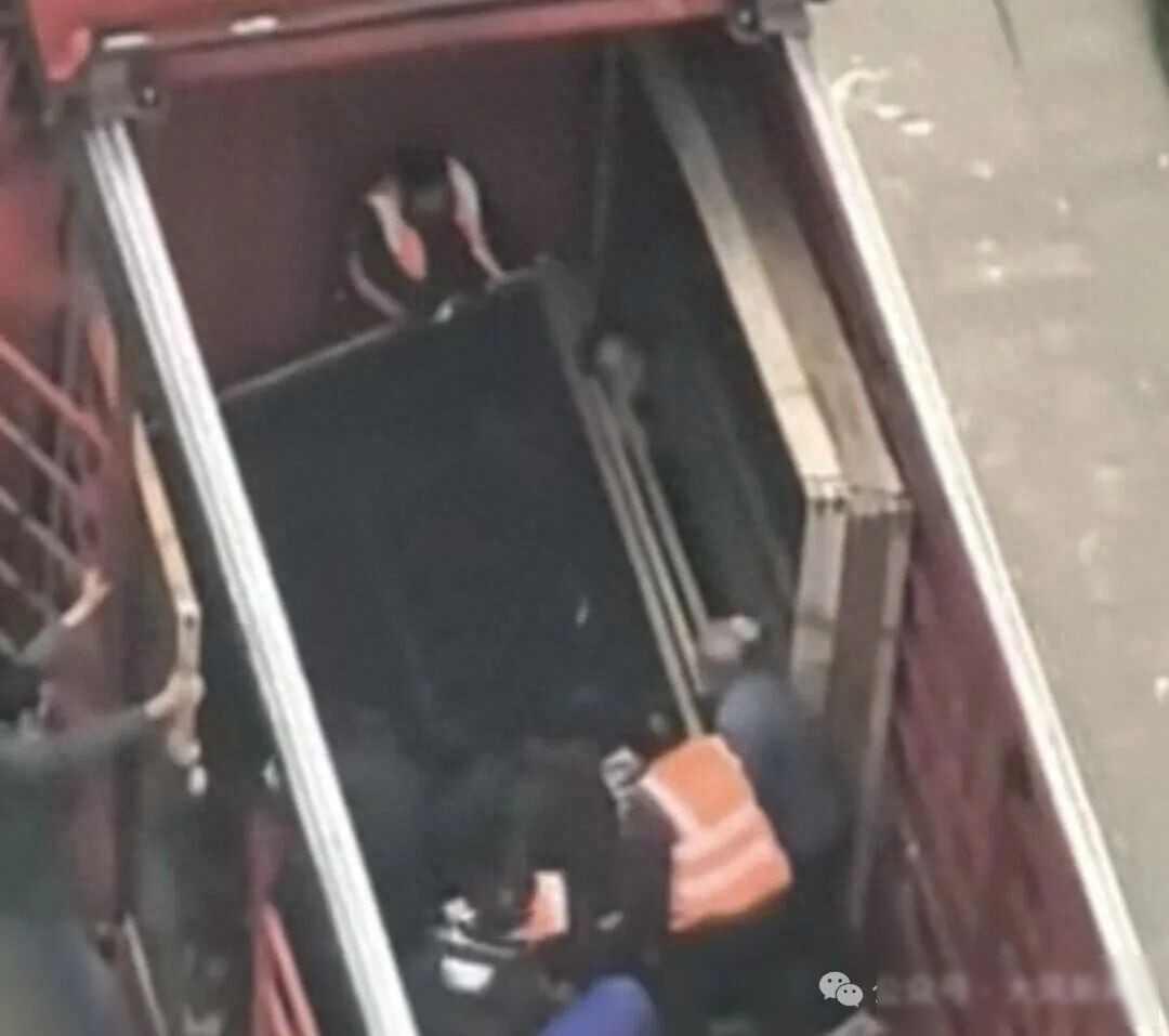 惊！死神凝视！同一辆车，30分钟，两条人命陨落！1月5号早上7点，在武汉一个