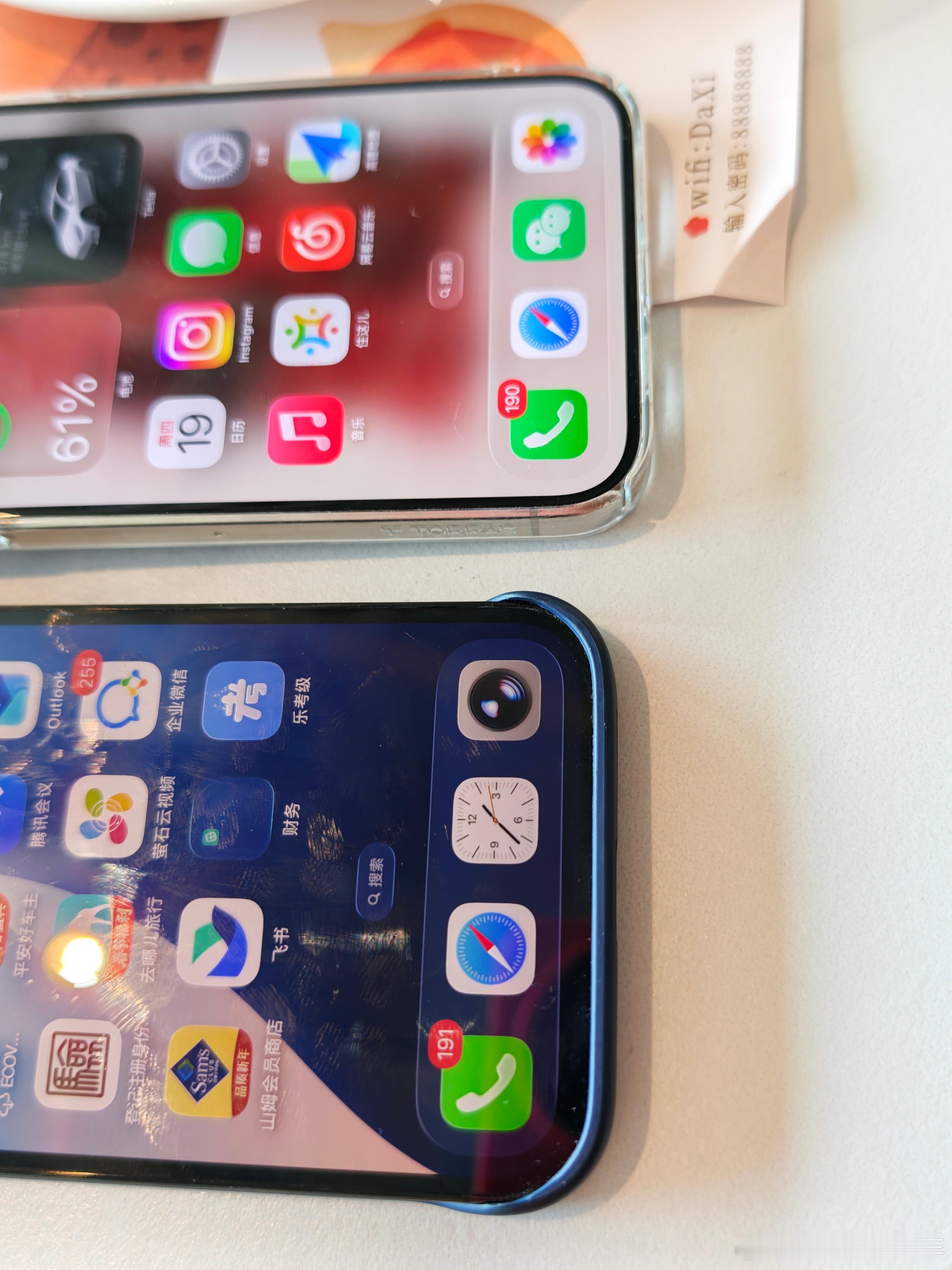 高中的好友聚会，两位好友的未接电话都是190个，我连一个红点都无法接受，他们竟然