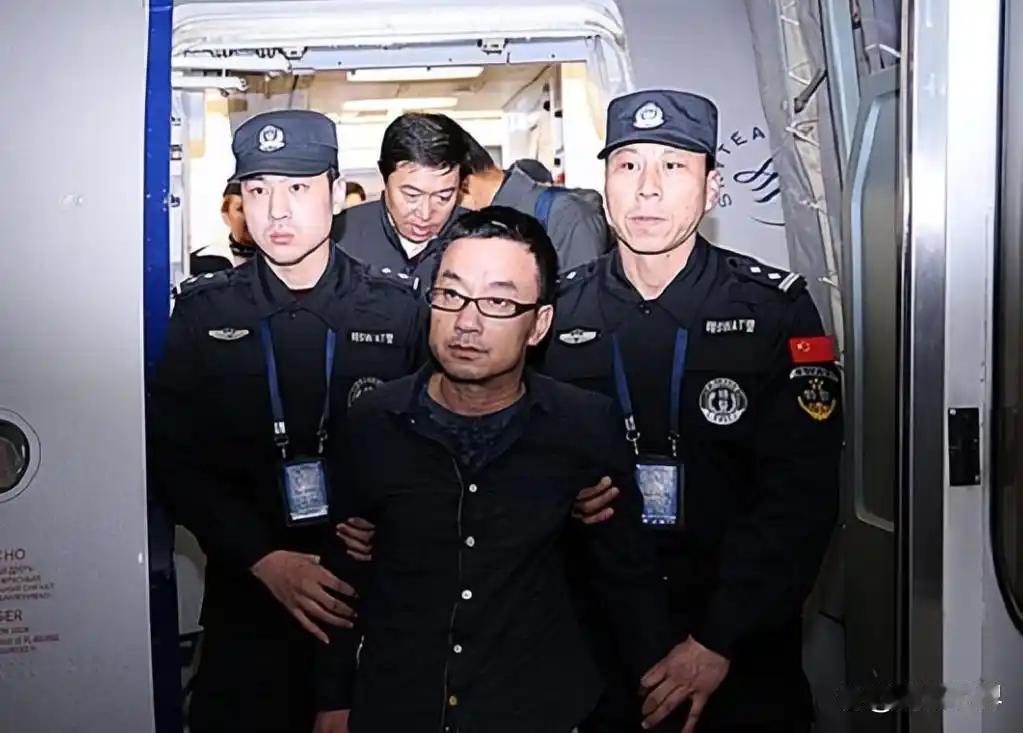 美国榨干了中国外逃贪官身上的油水，将具具干尸退给中国，门都没有。如果美国执意要将