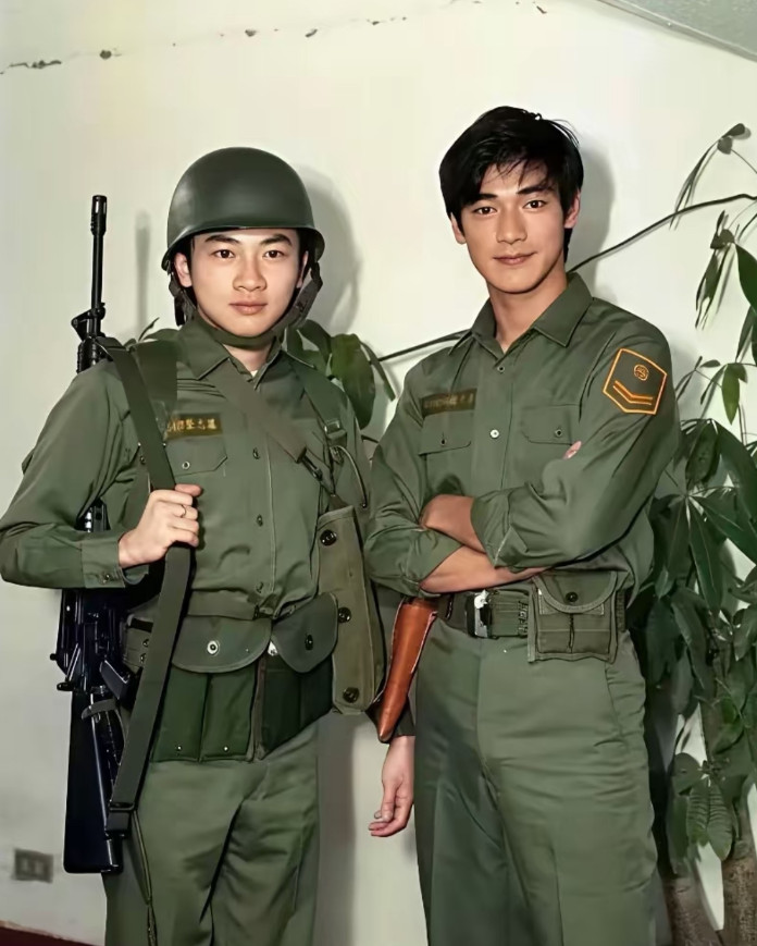 这张照片拍摄于1996年的中国台湾，你知道是谁吗？