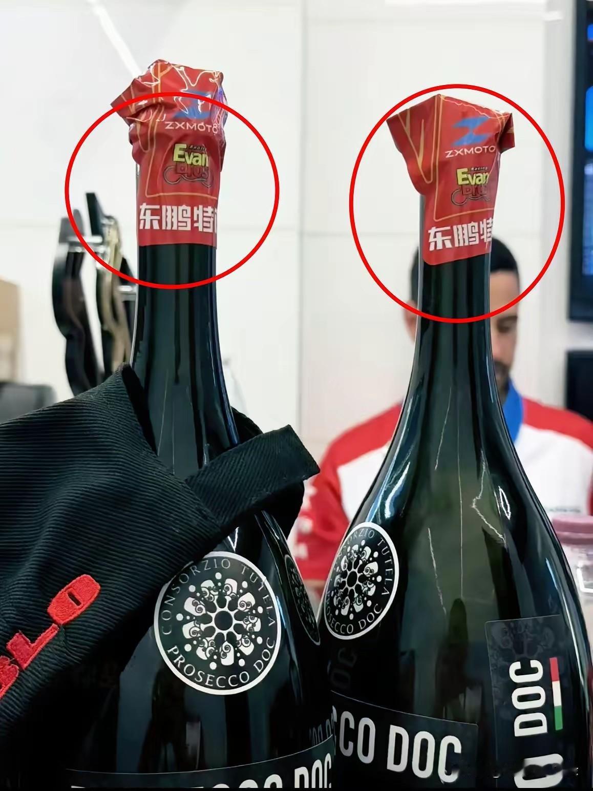 德比斯提前锁定WSBK分站亚军，最高兴的人不是德比斯本人，也不是车队张雪，反而