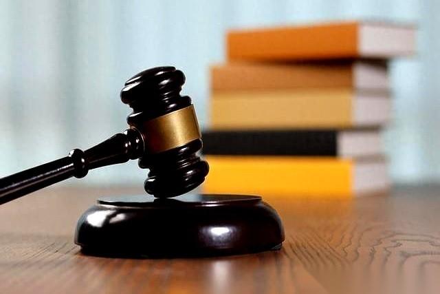 我上门要你欠我的工资，结果你自杀了。然后你家人反过来告我，让我赔21万。魔幻