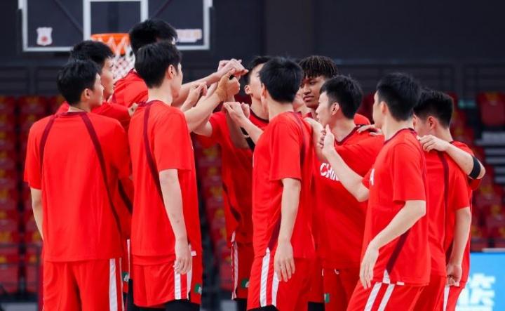 中国男篮14人名单一出炉就引起网友热议，评论区很热闹在世预赛开赛之前，中国男篮