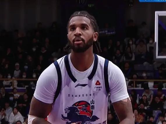 CBA最新消息：据山东广播电视台体育频道体育新闻主编夏晓司发文谈到了山东男篮：客