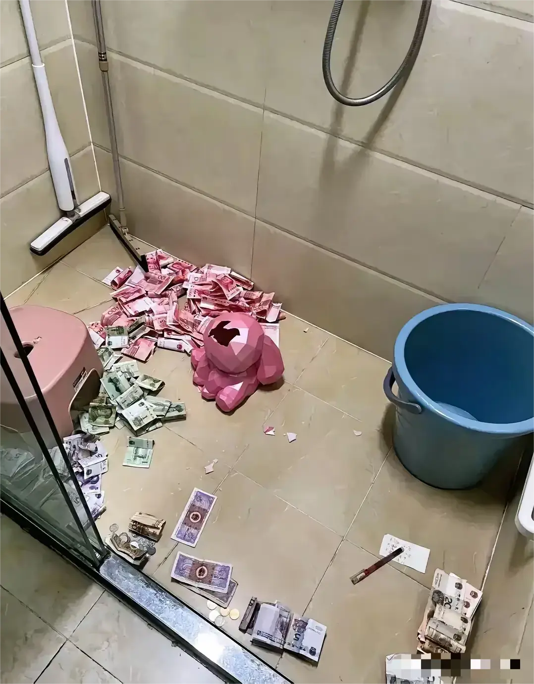 儿子一锤砸下去，我当场愣住了