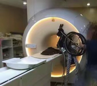 核磁共振为什么这么贵最大的原因还是设备与维护的成本。要进行核（最主要为体内氢原子