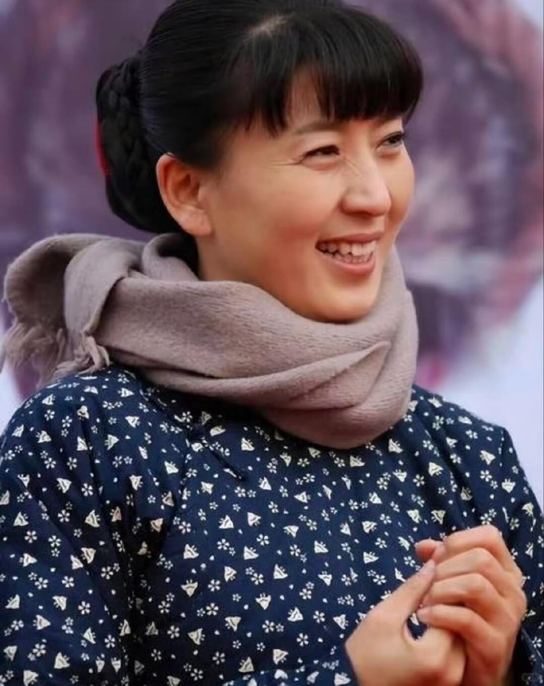 以前觉得闫学晶接地气、演技真，现在看来，明星的“亲民”果然都是演的！近期她直播时