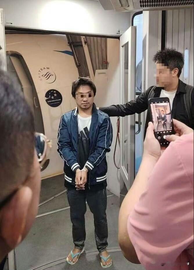 中菲合作抓获并遣返涉绑架杀人嫌疑人施纯芳！近日，中国和菲律宾执法部门密切合作，