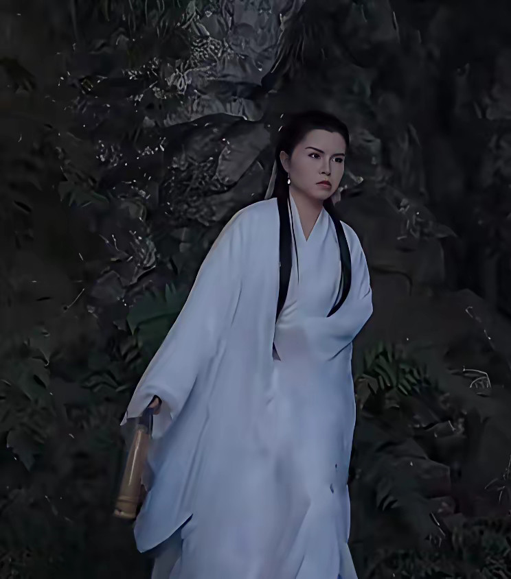 据说是越南翻拍的小龙女，李若彤刘亦菲如果看到肯定会大吃一惊吧​​​