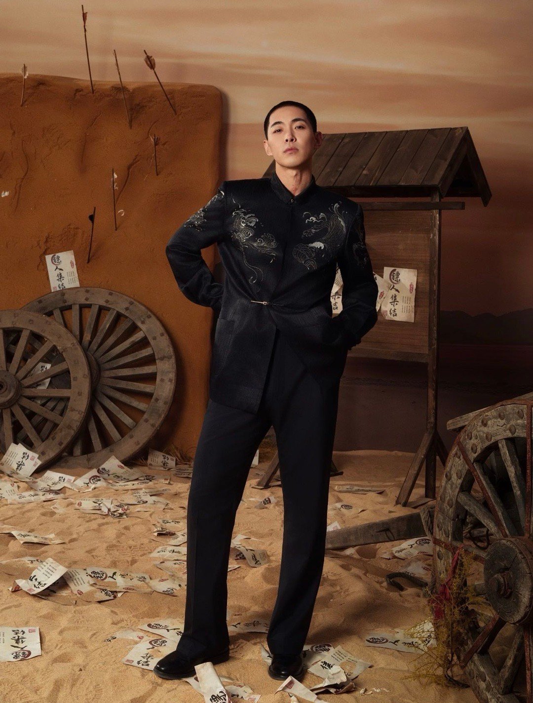 陈丽君白那日苏想演镖人更想演疯人问想演谁，俩人异口同声指和伊玄。病娇角色的吸引