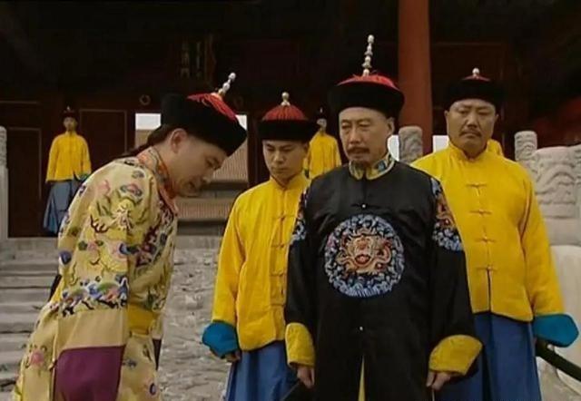 1697年，亲征噶尔丹回京的康熙，虽大胜归来，却表现的很愤怒，他先是处死了太