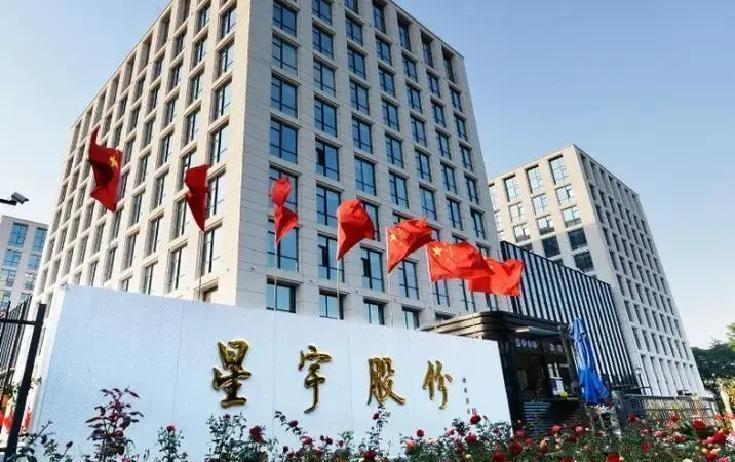 星宇股份，2025年净赚16.24亿元，账上现金加理财36.5亿元，没有一分钱有