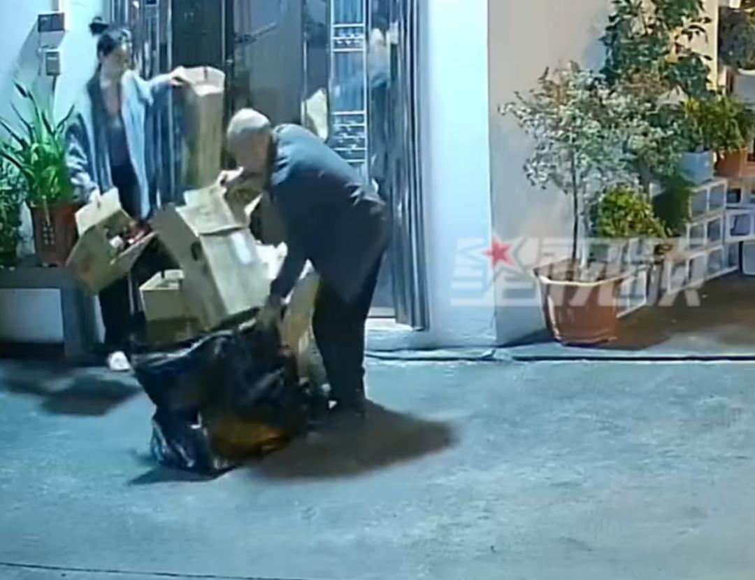 寒冷的冬季，陌生人之间小小善举，就会给这冰凉的世界，带来一丝温暖。前不久，福建