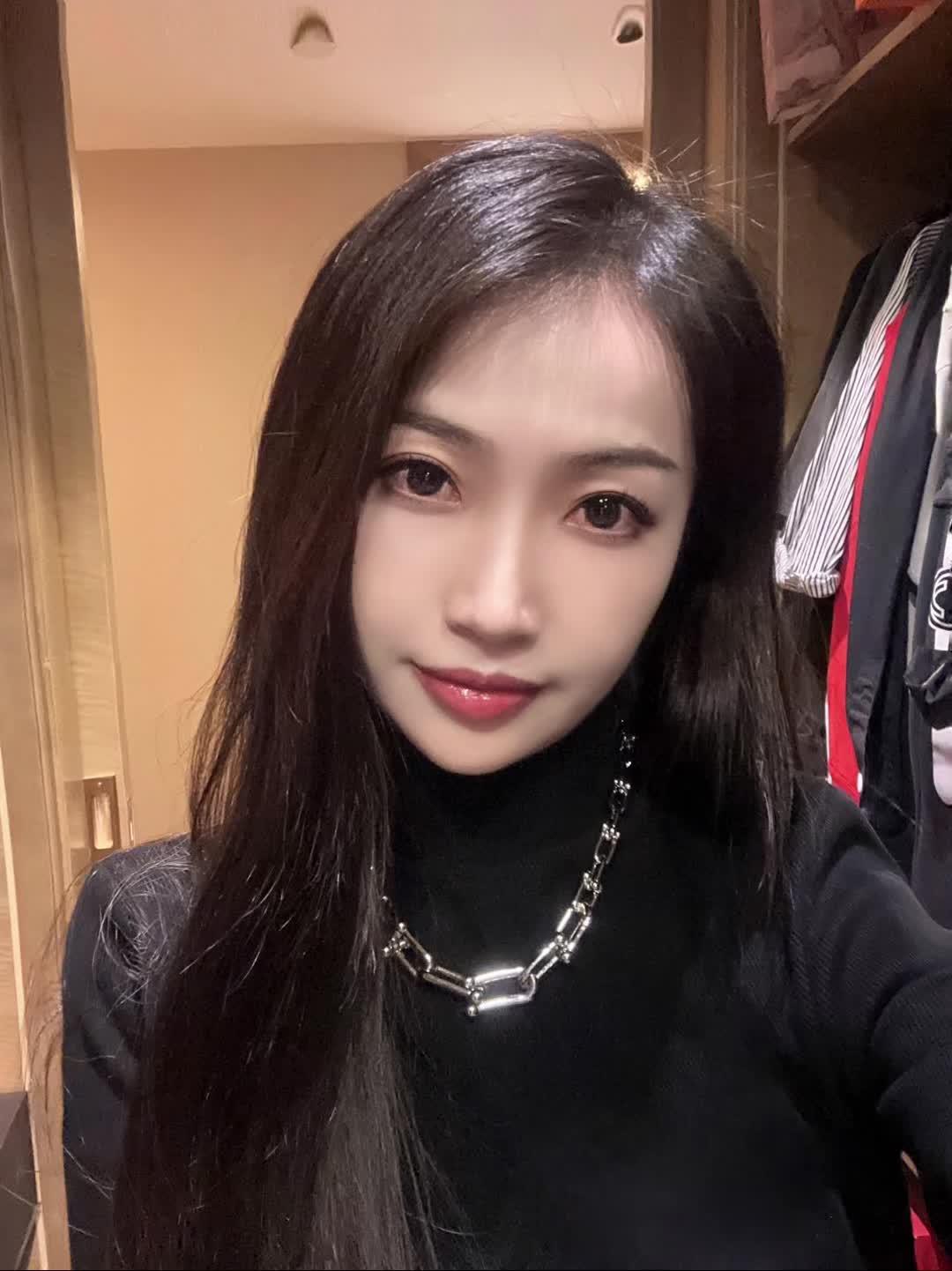 白冰和江梦瑶当年婚礼也太独特了，西式泳池估计是有史以来第一位了。白冰这次事业