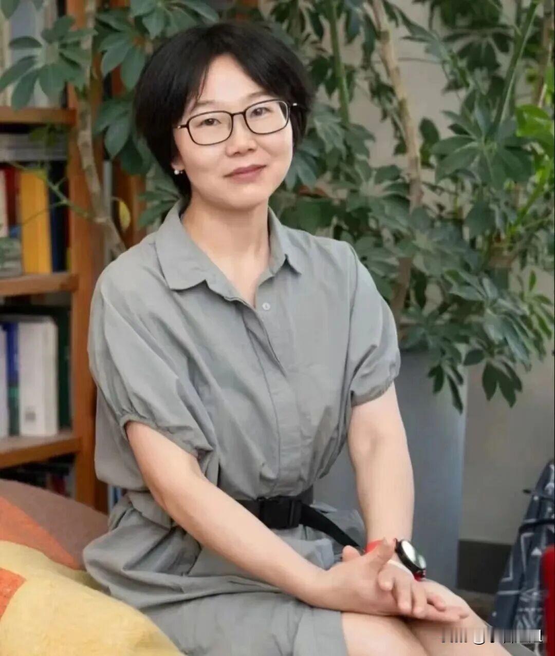 好奇查了下作家李娟的现状，不查不知道，一查才明白，为什么46岁的她隐居深山，