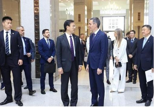 西班牙，堪称欧洲最清醒的国家！历史清白：没参与鸦片战争、没烧圆明园、八国联军未派