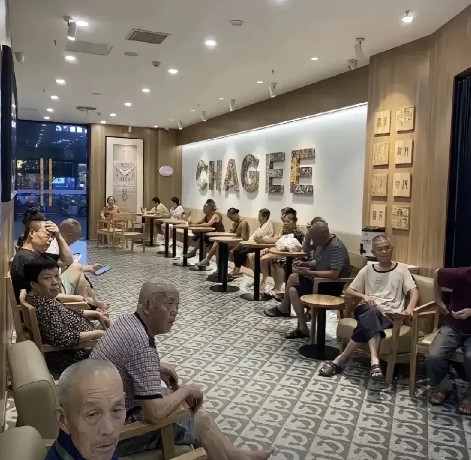 老板估计头都大了，这赶走还是伺候着好啊。[捂脸哭][捂脸哭][捂脸哭]
