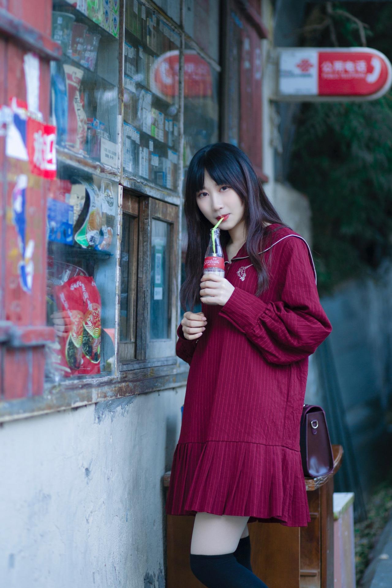 老街拍照街拍美女人像故事感写真拍出电影感