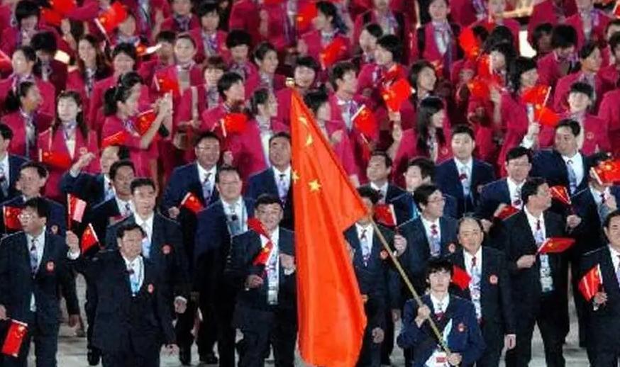 印度真破防了！中国亚运夺金简直像开挂，印度连车尾灯都看不见了！印度代表团赛前