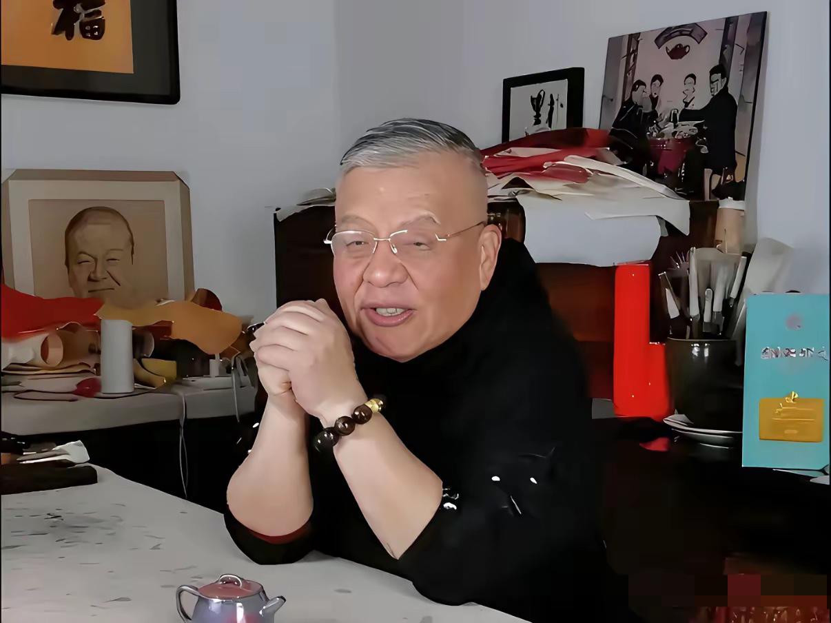 姜昆先生的高徒相声演员刘惠直播间里说：我师傅他老人家75年就火了，买个别墅怎么了