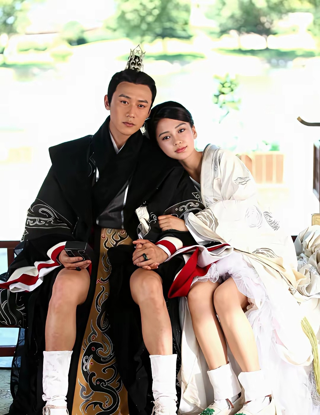 这大概就是现在电视剧镜头只拍上半身的原因吧