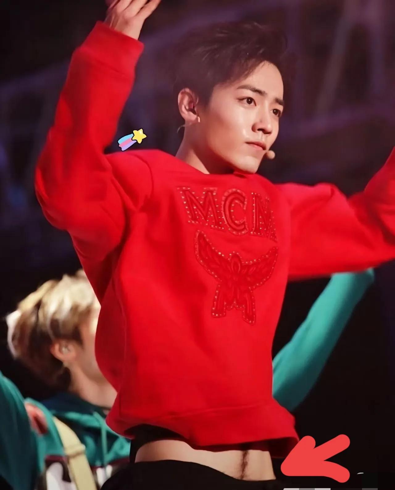 肖战啊肖战，刚刷到你的照片，我这脸热得跟要烧起来似的！你可真不拿粉丝当外人