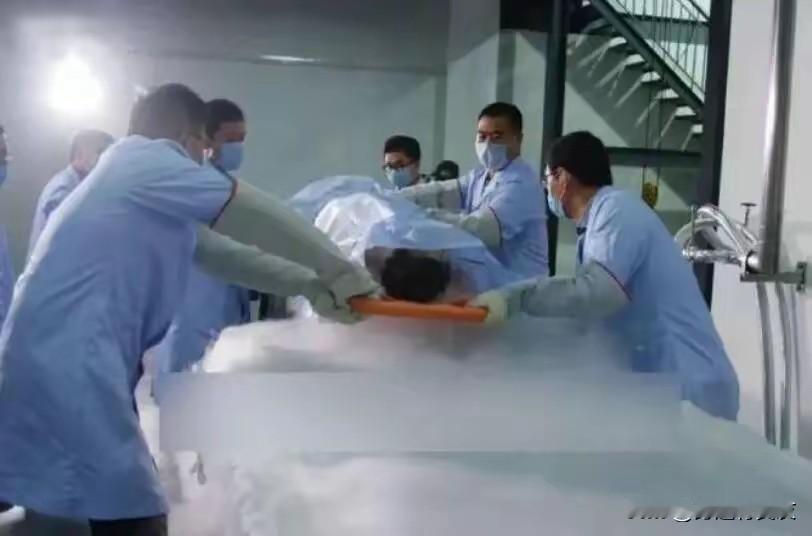 2. 中国首例冷冻人8年后丈夫对其复活信心减弱交往新女友：8年前因肺癌的展文莲