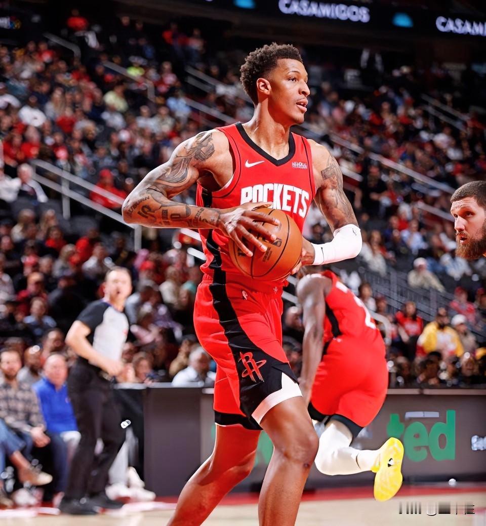 火箭胜爵士，没什么值得兴奋的。1，火箭全场26次失误，平均一节6、7个，如果