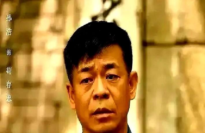 前后折腾七次，张嘉译到底图啥？秦海璐产后抑郁，没人找她拍戏，张嘉译直接砸进4