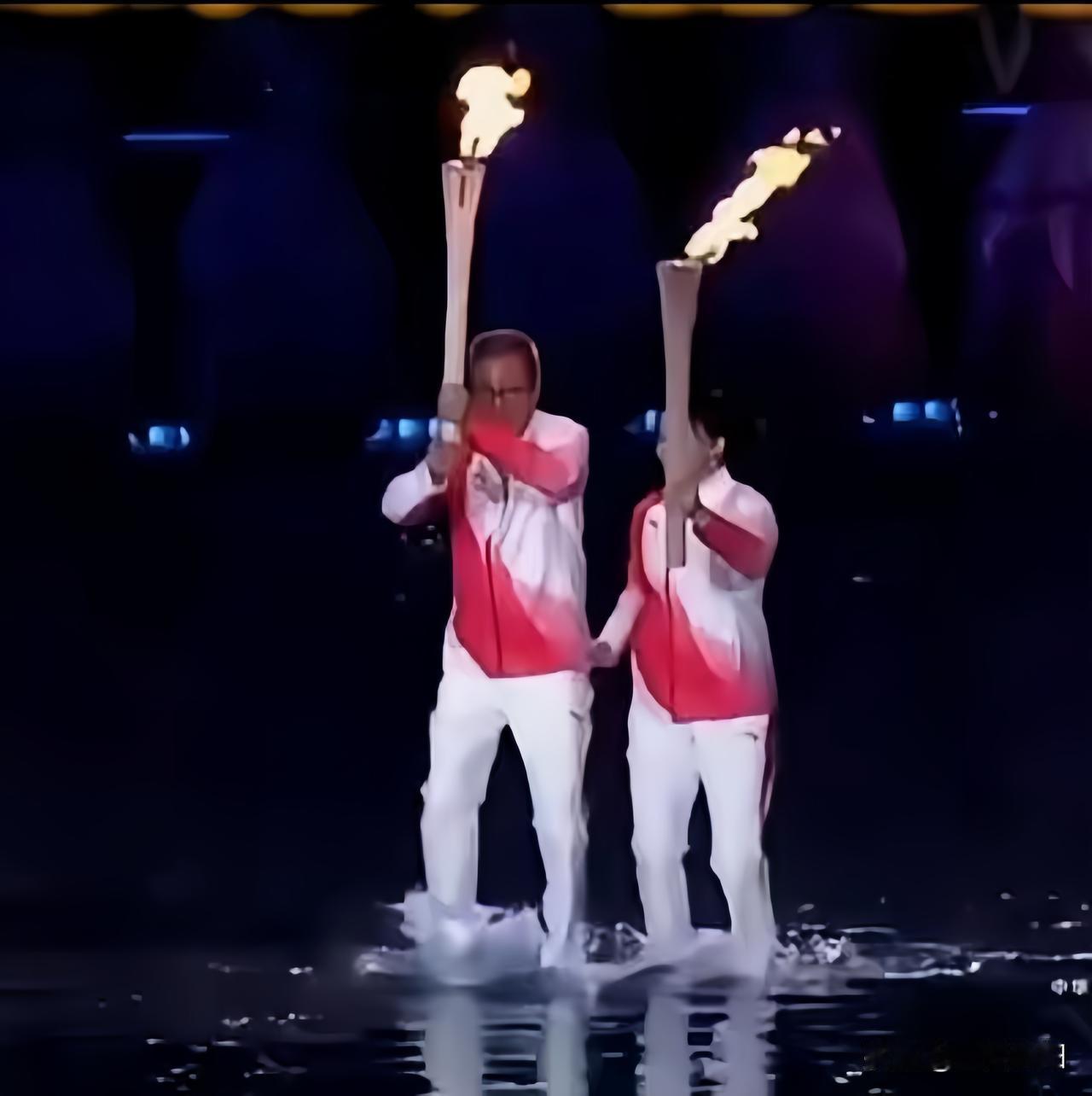 全运会开幕式导演是个不折不扣的“狼叔”！这次全运会节目做得不错，贯穿始终的“