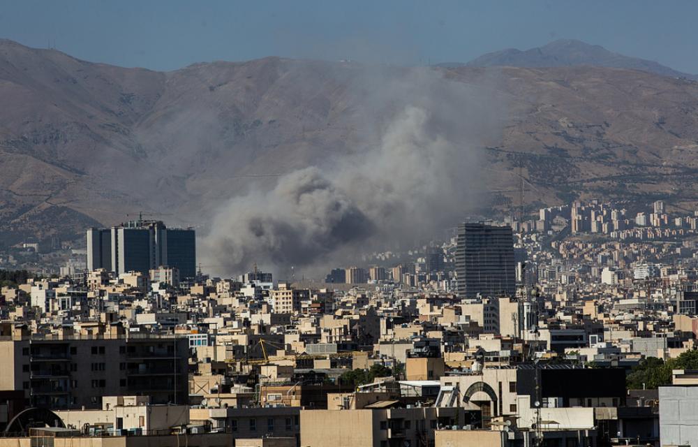 第16轮打击开始，以色列伤亡惨重？两党罕见联手，特朗普被催下台伊朗的反击行动如