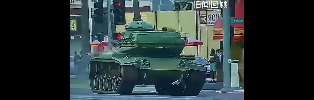 大漂亮真是个巨大草台班子！一个大漂亮的退役坦克兵偷偷摸摸回到了军营偷出了一台